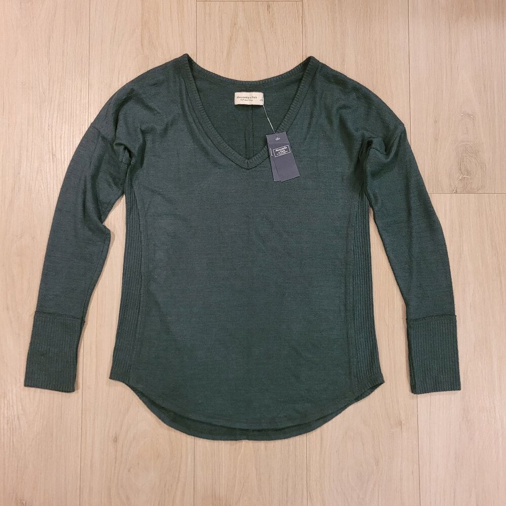 NWT ABERCROMBIE & FITCH | Soft Cozy V-Neck Long Sleeve Top | Sz. S